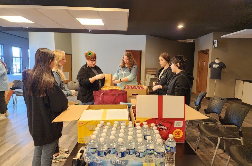 DMPD City Serve Team (along with the City Youth Group) put together 100 bag lunches for the 3rd and 4th shift officers